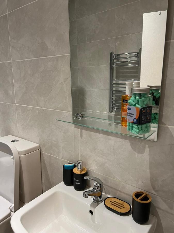 Lovely 2 Bed Flat In Soho! London Exteriör bild